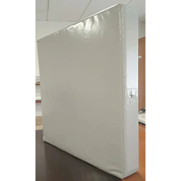 puerta-giratoria Puerta giratoria para estructuras de juego en parque infantil.